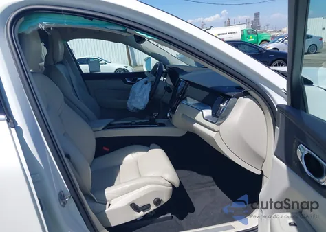 2019 Volvo Xc60 T5 Momentum из США, поврежденный, VIN LYV102DK9KB359915